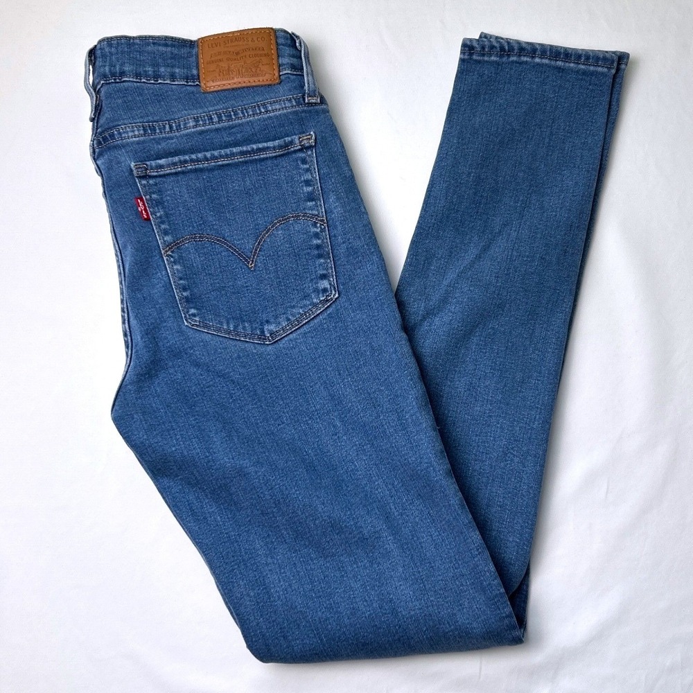 Levi's Women's Skinny Jeans - Medium Blue Denim